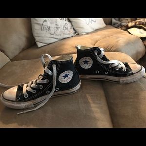 Girls converse tennis shoes